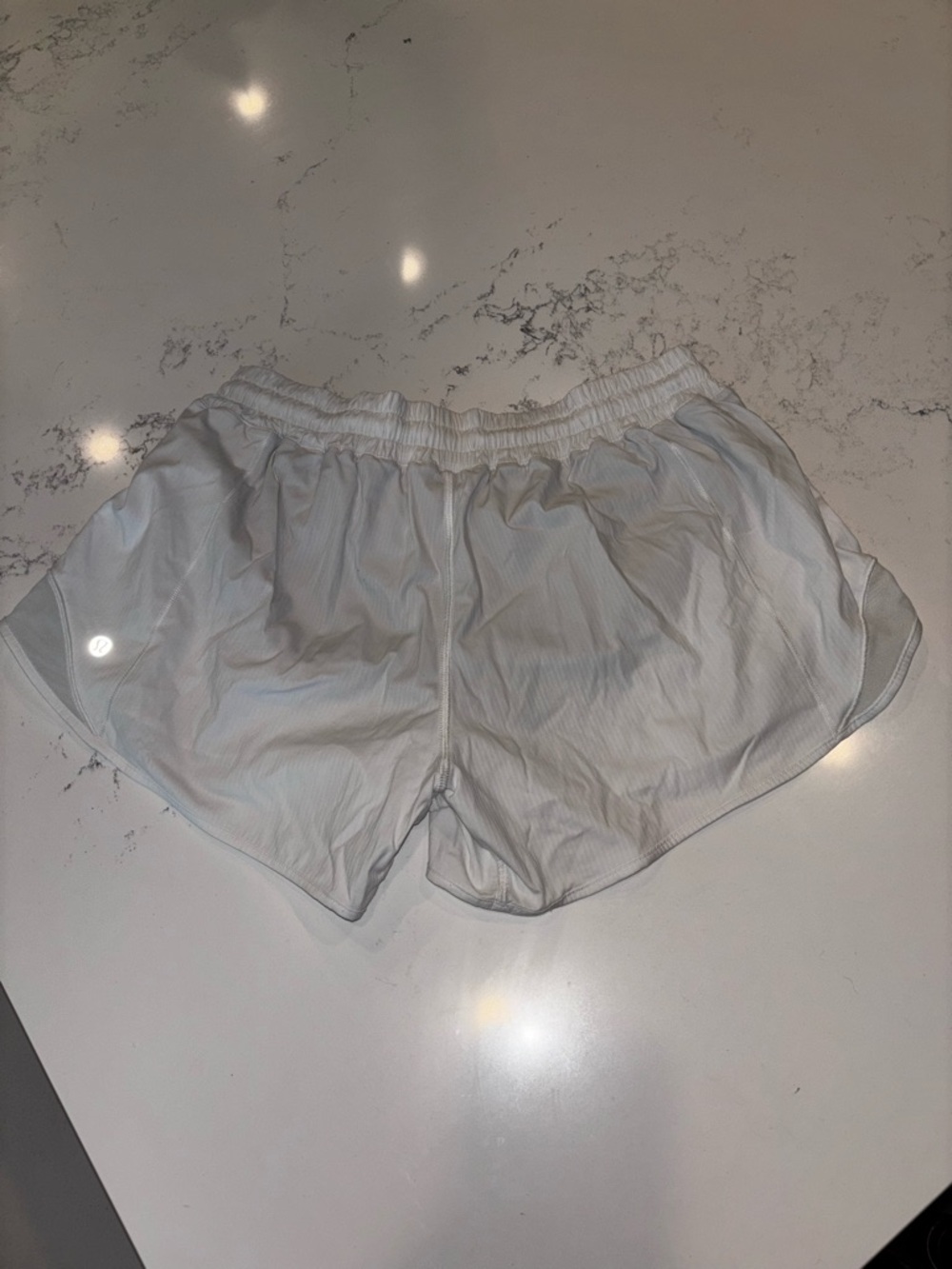 Lululemon Athletica White Mid-Rise 4inch Hotty Hot short - Picture 2 of 4